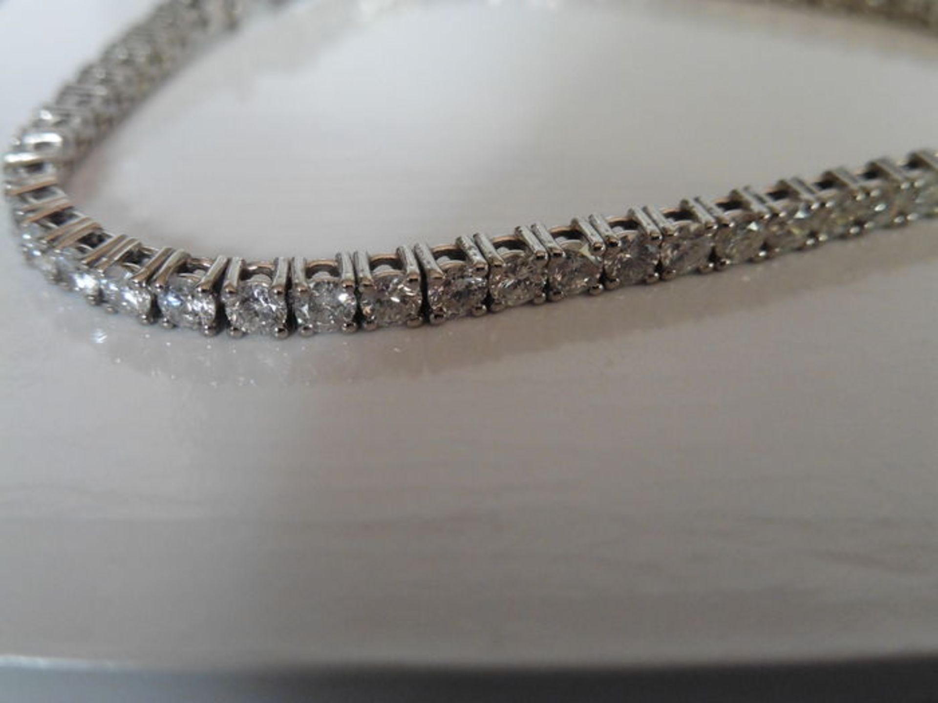Diamond tennis bracelet set with brilliant cut diamonds of I colour, si3 clarity, weighing 10.20ct - Image 3 of 4