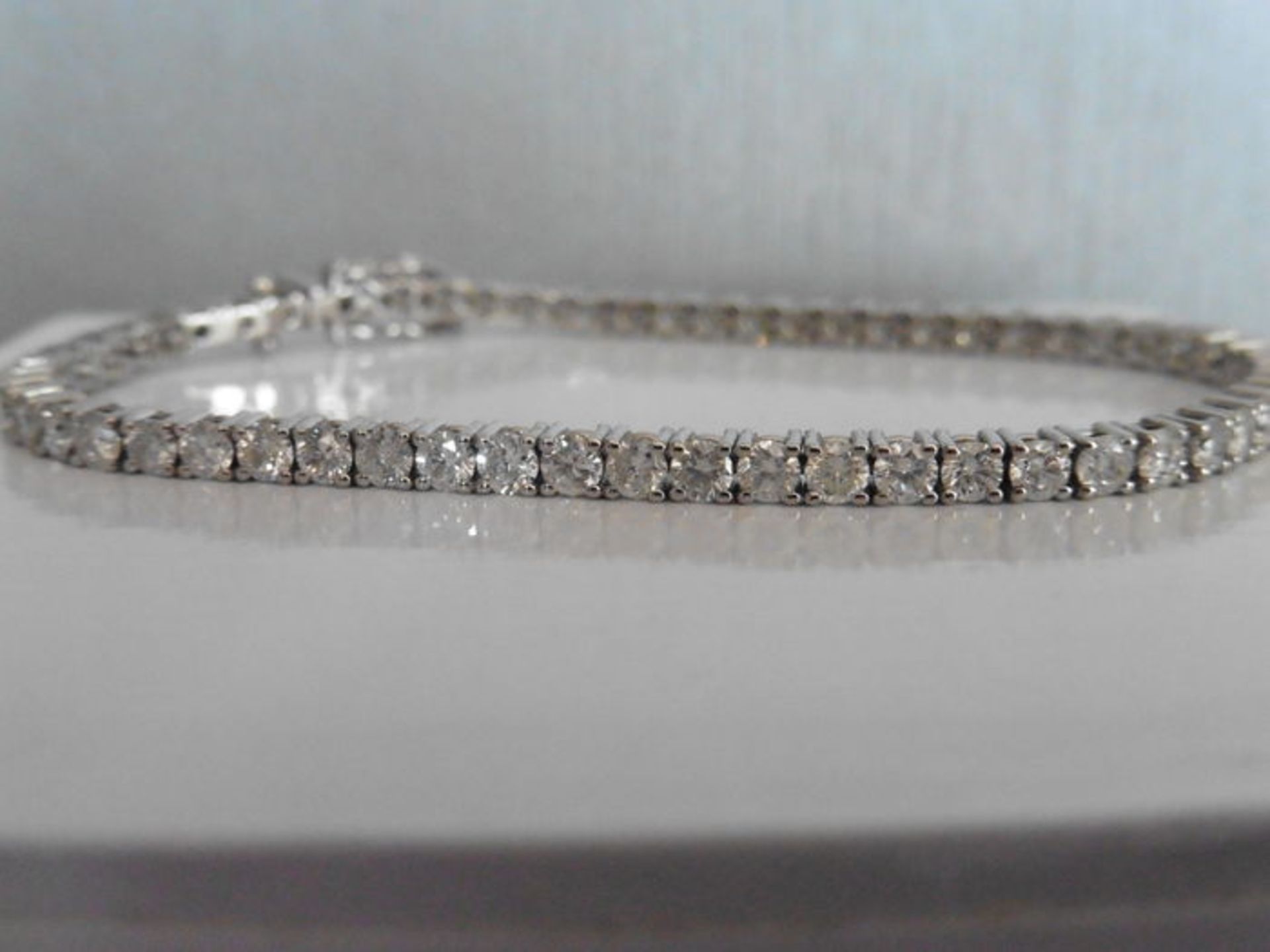 Diamond tennis bracelet set with brilliant cut diamonds of I colour, si3 clarity, weighing 10.20ct
