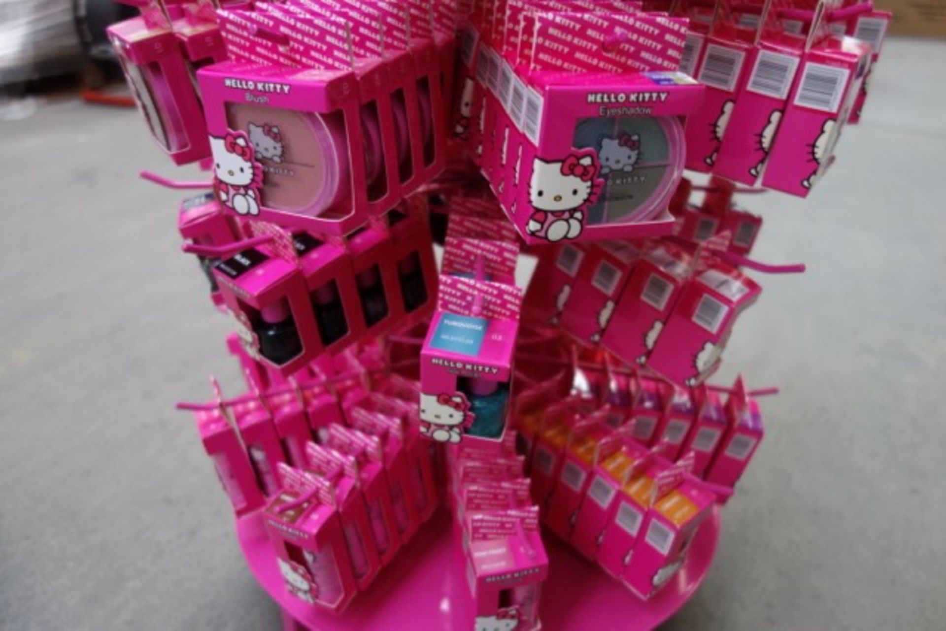 Display Stand Containing Approx. 240 Pieces of Hello Kitty Cosmetics - each with a RRP of £3.50 - Image 6 of 9