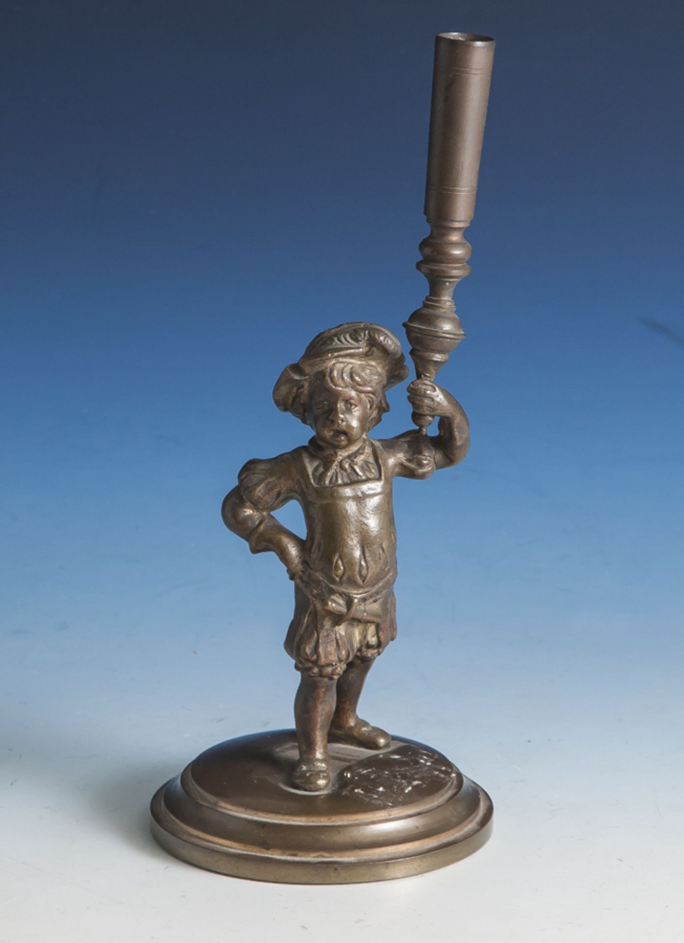 Kleine Figur eines Pagen, Kerzenhalter, Historismus, Messingguss. H. ca. 19 cm.
