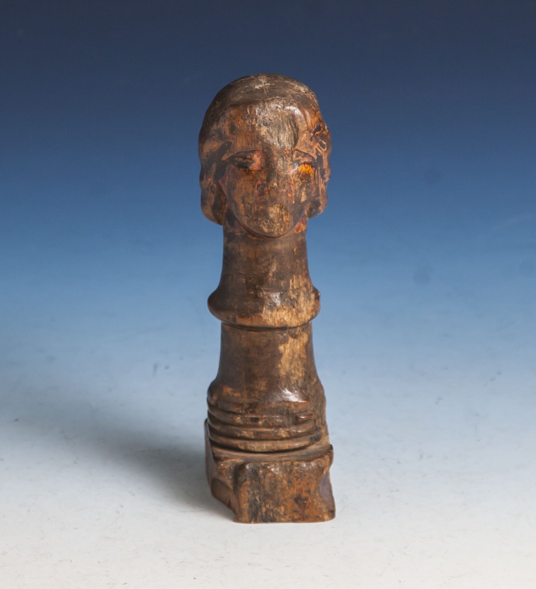 Kleiner geschnitzter Holzpfosten, Männerkopf, wohl 18. Jahrh., Prov. Italien/Sizilien,Pfosten