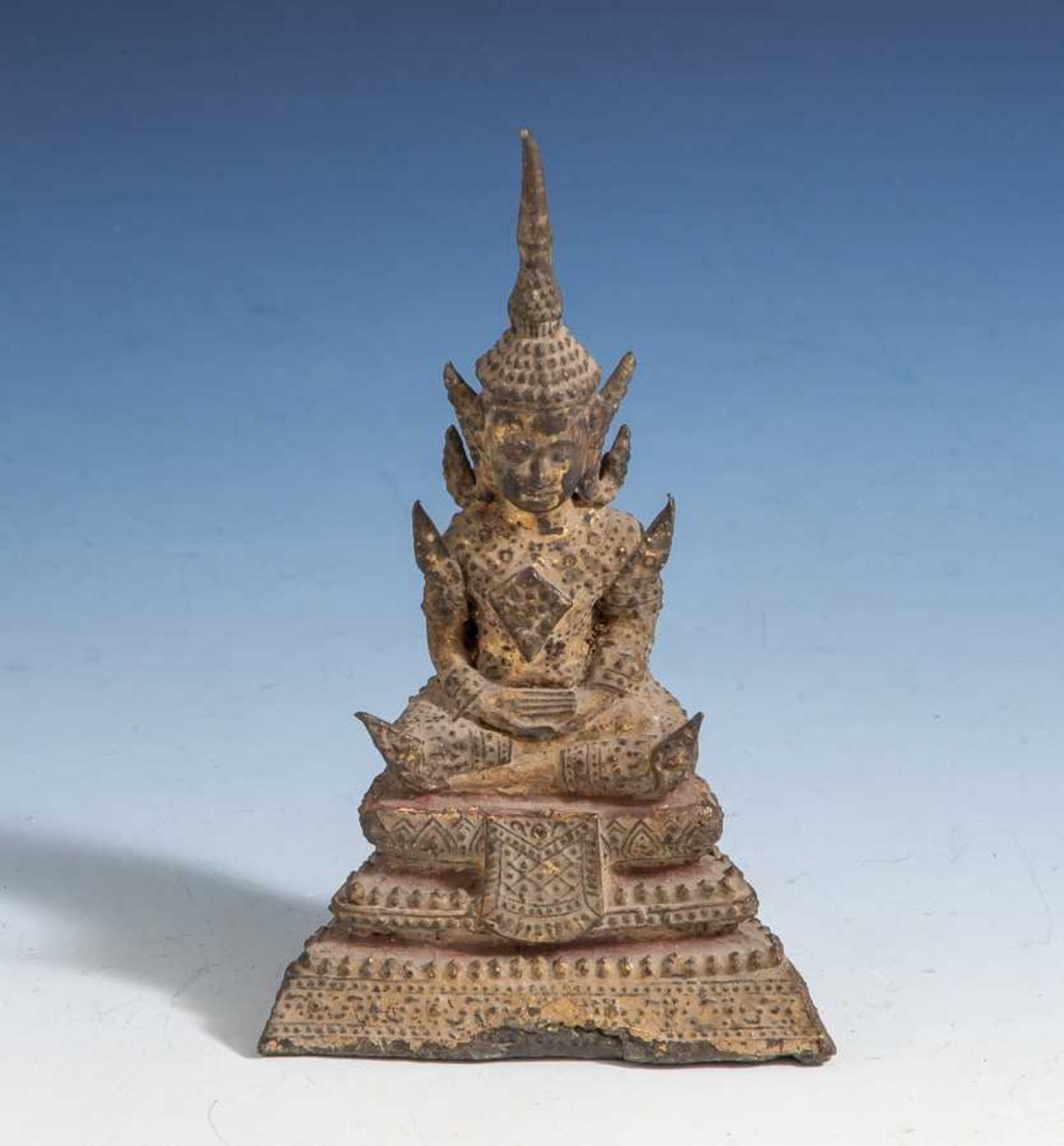 Buddha "Dhyani Buddha Amitaba", Bronze, Thailand, Reste alter Vergoldung, auf mehrstufigemLotusthron