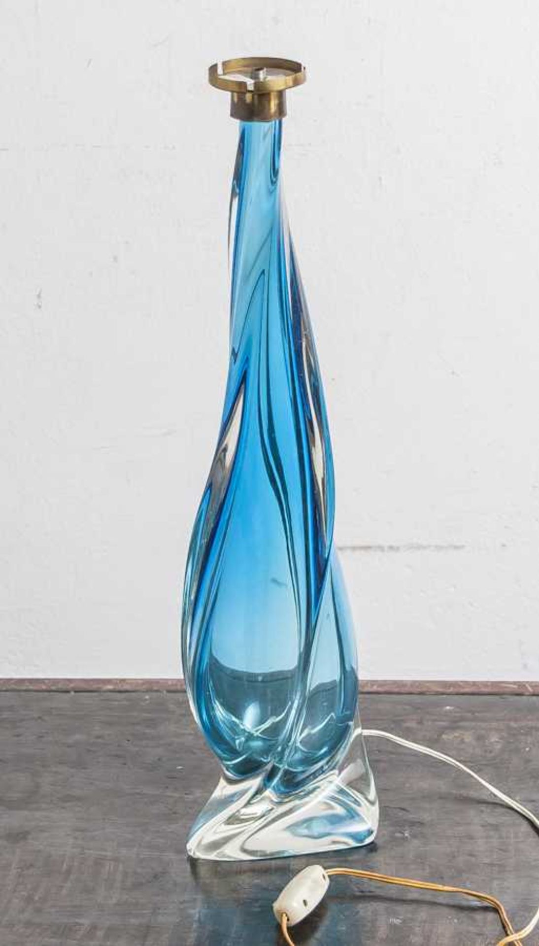 Lampenfuß, wohl Murano, 1950/60er Jahre, farbloses, dickwandiges Glas, hellblauunterfangen.