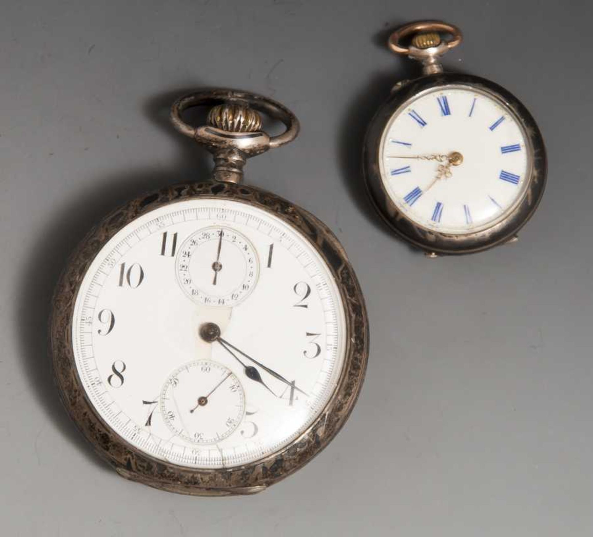Zwei Taschenuhren, Silber, Anfang 20. Jahrhundert, a) Chronograph, Schweiz, Gehäuse Silber900 in