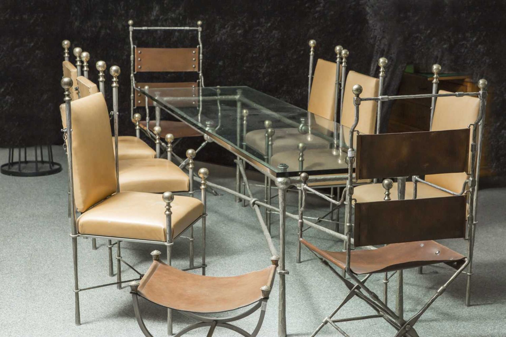 Designertisch/Esstisch, 70er Jahre, Unterbau Metallschmiedearbeit, silberfarben, filigraneu. - Bild 2 aus 2