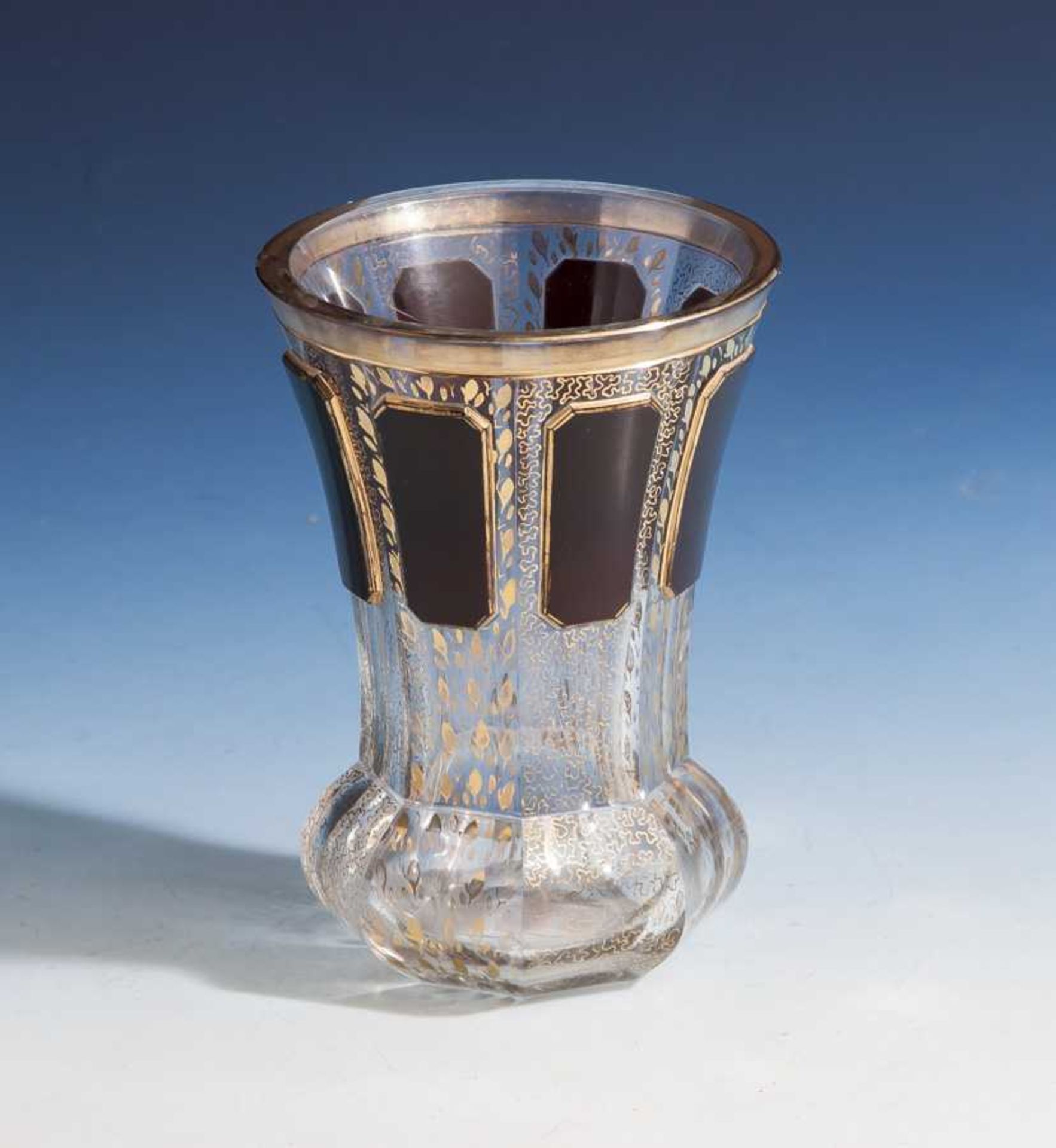 Biedermeier-Fußbecher, Mitte 19. Jahrhundert, farbloses Glas, 8-fach facettierte Wandung,im oberen