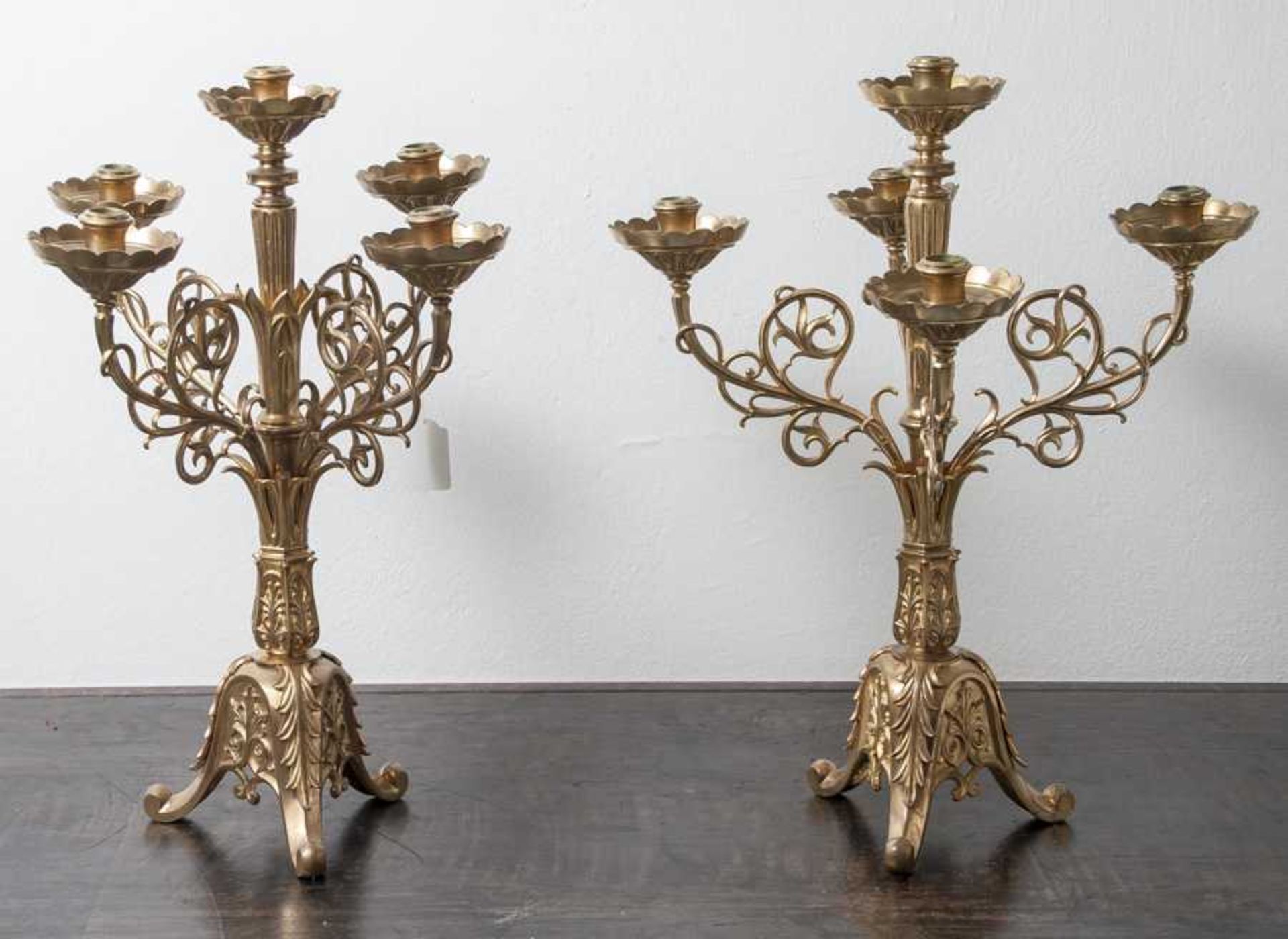 Zwei gleiche Kerzenhalter, Historismus, 19. Jahrhundert,Pair of candleholders, bronce, Historism,