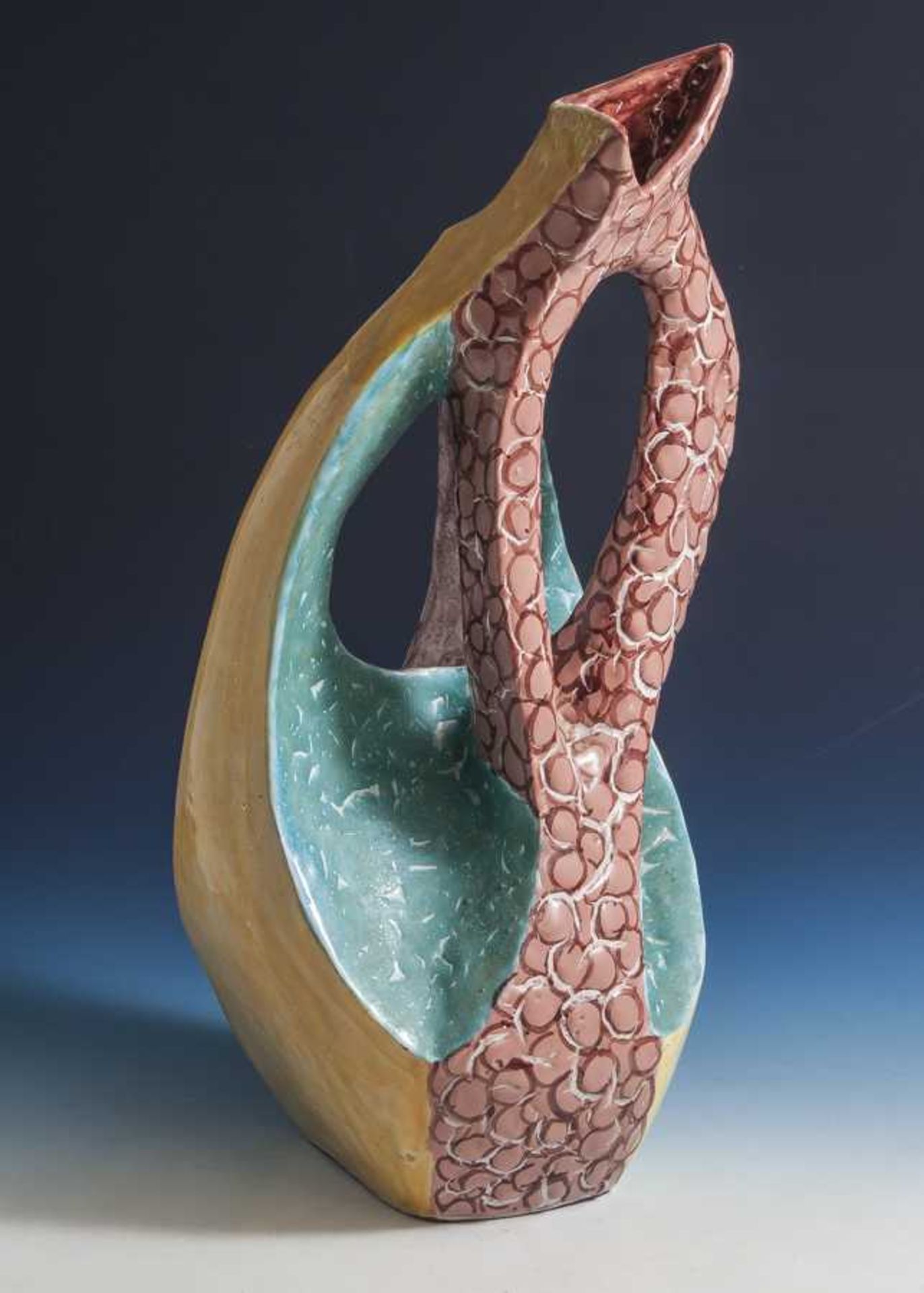 Designobjekt, Vase, wohl Italien 50/60er Jahre, Keramik, sign. C. Venturi, mehrfarbig. H.ca. 42 cm.