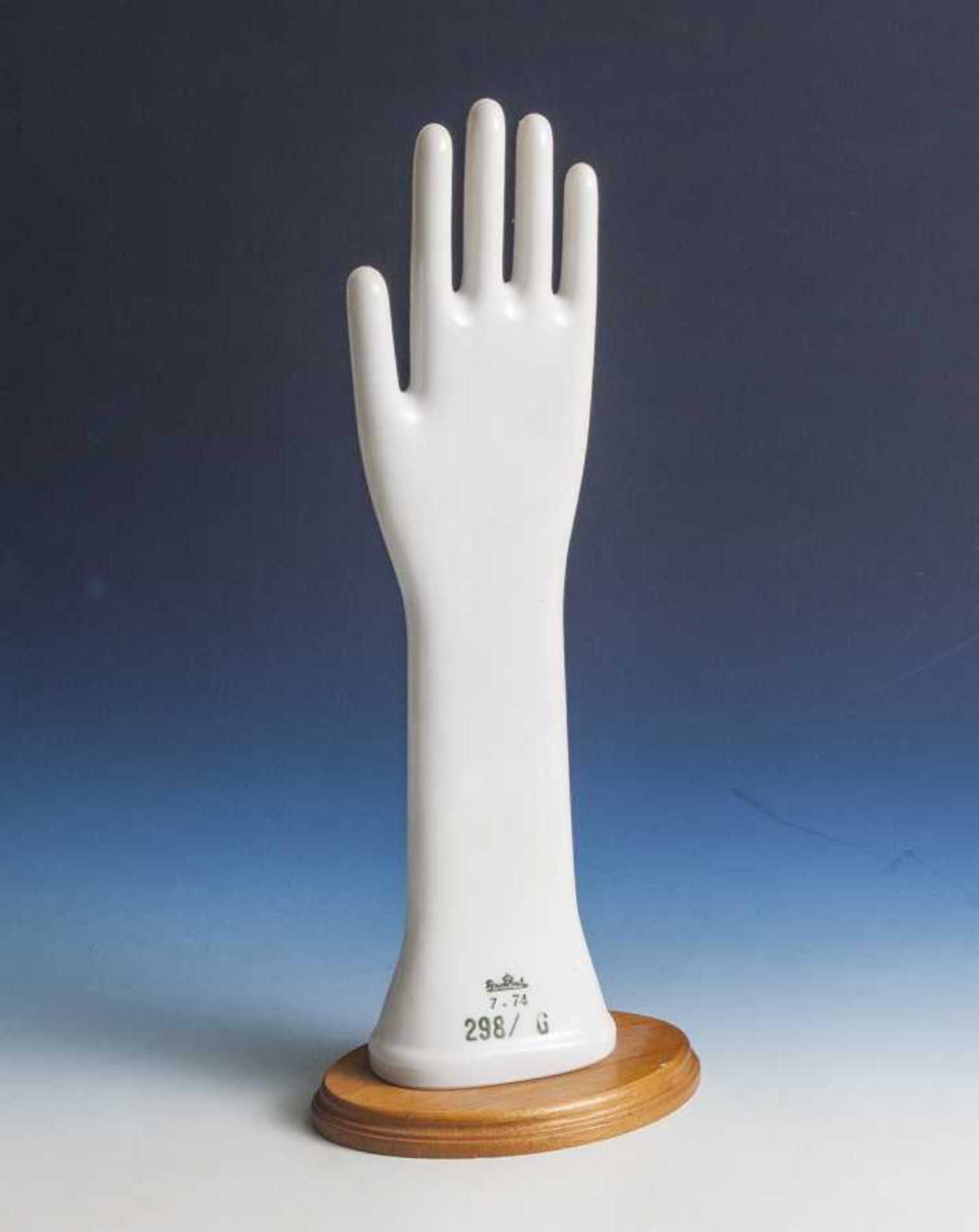 Porzellanhand, Rosenthal, bez. 7.74 298/G, wohl für Handschuhe oder alsSchaufensterdekoration