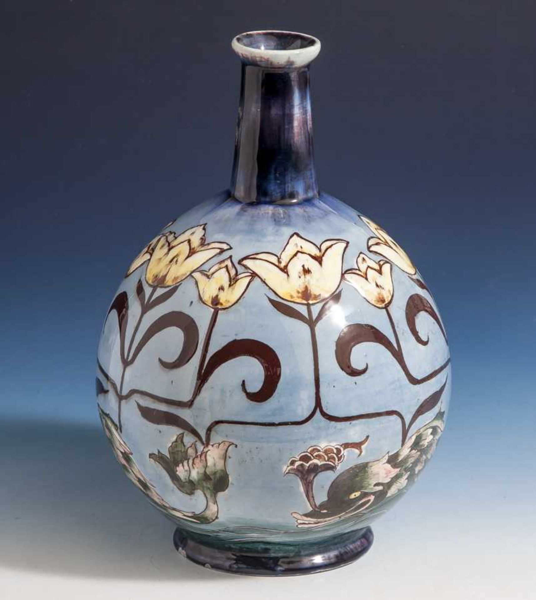Jugendstilvase, Keramik, kugelförmiger Gefäßkörper mit kleinem ausgestelltem Standring,leicht