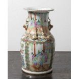 Porzellanvase, China, wohl 18./19. Jahrhundert, balusterförmig, mit weit