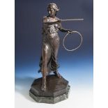 Boeltzig, Reinhold (1863-1941), "Reifenwerferin", Entwurf um 1900, Bronze dunkelpatiniert,