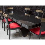 Garnitur im Art-Déco-Stil, bestehend aus Tisch u. 6 Stühlen, Holz schwarz lackiert, derrechteckige