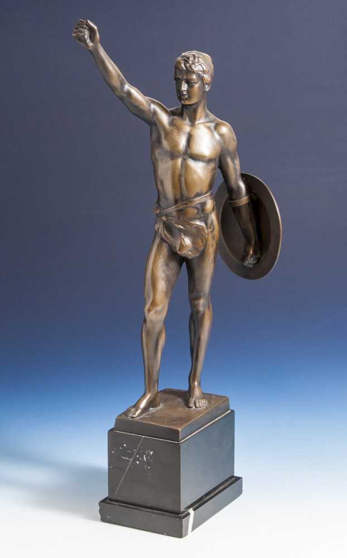 Eisenberger, Ludwig (1895-1920), Schwertkämpfer, Bronze, patiniert, auf schwarzemMarmorsockel. Auf