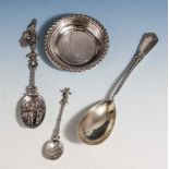 4 Teile Silber, 3 Löffel und 1 Untersetzer, Sterling, bzw. Silber 800/850. Ca. 108 gr.
