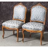 2 gleiche Stühle im Barockstil, 19. Jahrhundert, Gestell Nussholz, Sitz u. Rückenlehne jeneu