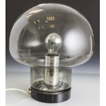 Tischlampe, wohl 1970er Jahre, Pilzform, helles, leicht graues Glas, schwarzer Standfuß inRingform