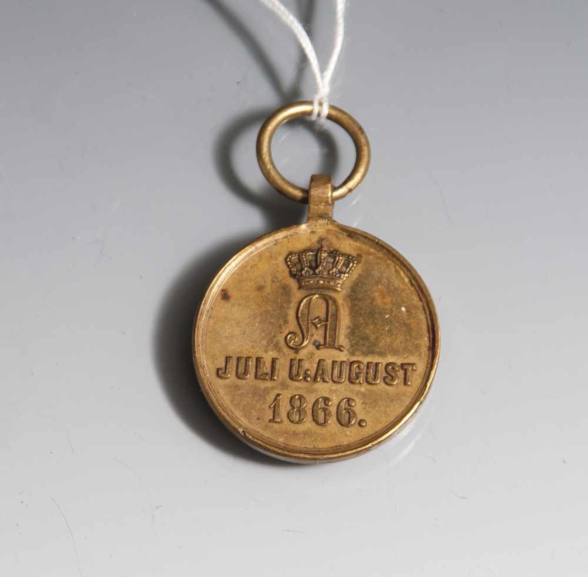 Medaille "Nassau's Kriegern - Juli u. August 1866", mit Öse, als Erinnerungsmedaille anden Feldzug