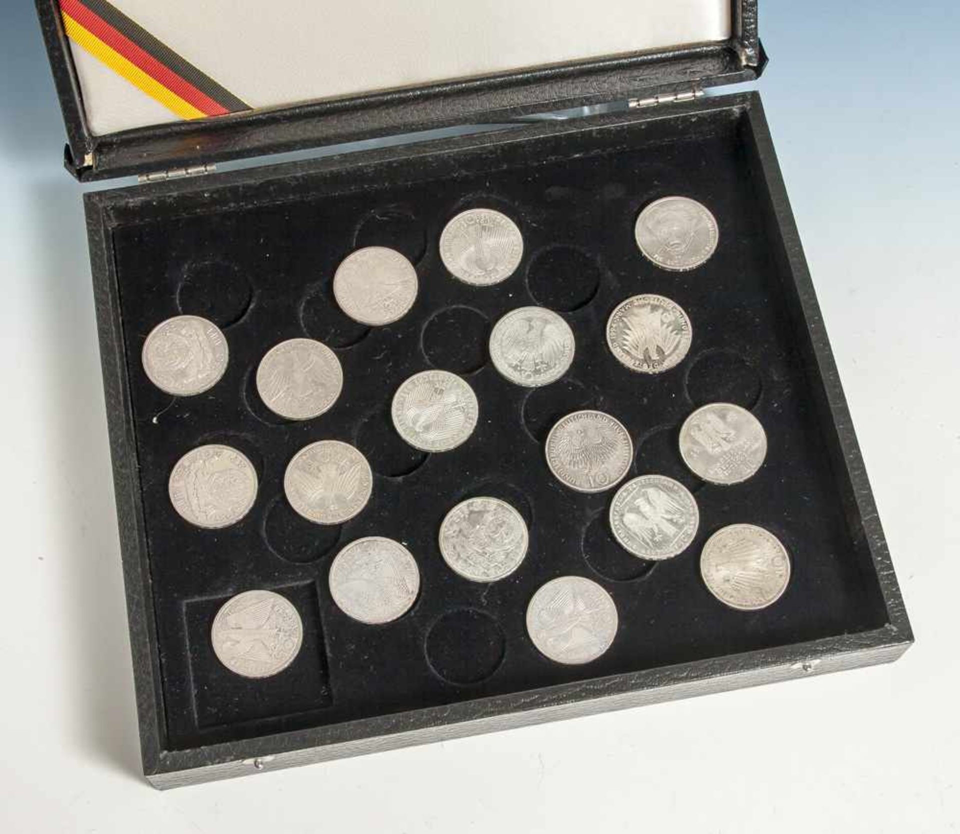 Konvolut von 18 Silbermünzen, 10 DM, BRD, bestehend aus: 7x "750 Berlin 1237-1987" 1987J,2x "