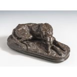 Gayrard, Paul (1807-1855), "Lévrier couché", auf Ovalsockel liegender Jagdhund, Bronze,auf Sockel