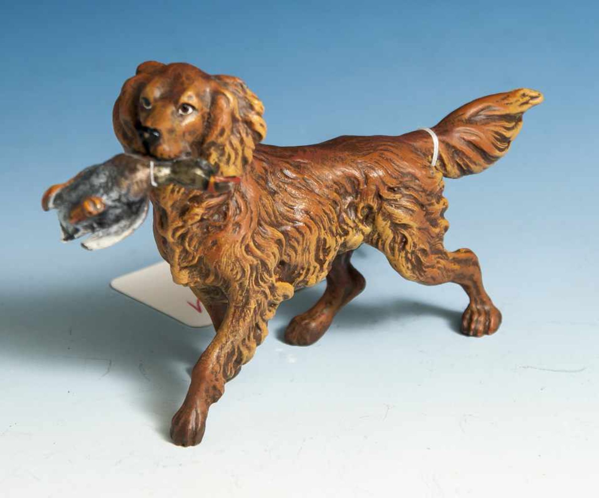 Tierplastik, Hund mit Ente im Maul, wohl Wiener Bronze, Modell-Nr. A 1125, farbigstaffiert. H. ca.
