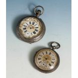 2 Taschenuhren, 19. Jahrhundert, Silbergehäuse, rs. reliefiertes Landschaftsdekor bzw.Kartusche,