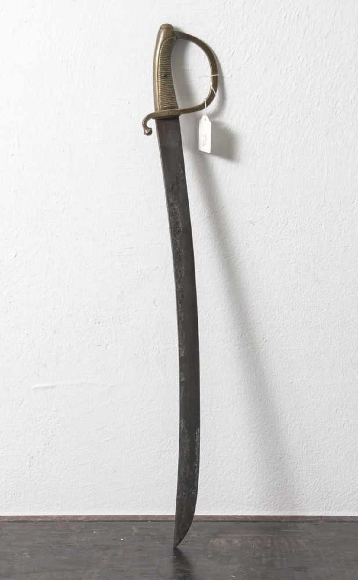 Sabre briquet, wohl franz. Infanterie, auf leicht gebogener Klinge dat. 1839, Messinggriffmit