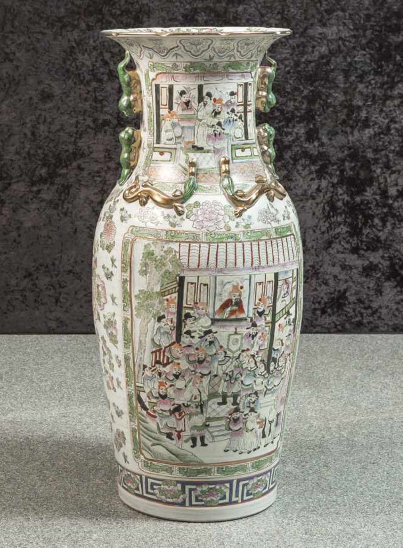 Große Bodenvase, China, wohl 19. Jahrhundert, rote Bodenmarke mit chin. Schriftzeichen,sich