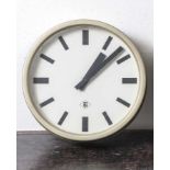 Werks- oder Bahnhofsuhr, Herst. TN, wohl 60er Jahre, elektr. DM ca. 28 cm. Station clock, producer