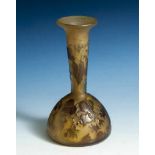 Kleine Vase, Emile Gallé, Nancy, Soliflore, Ausführung um 1900/10, farbloses Glas, inverschiedenen