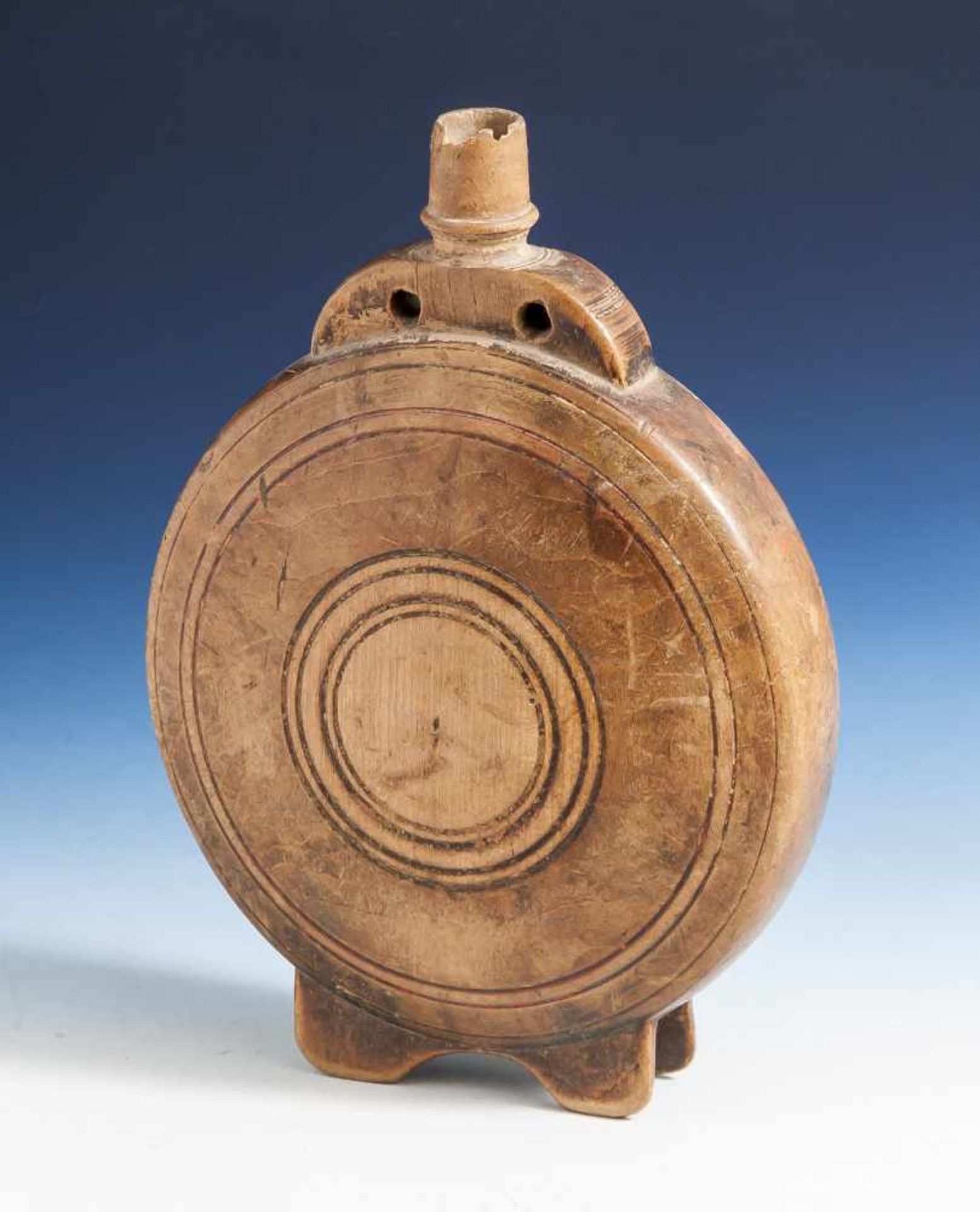 Feldflasche, wohl Rumänien, 19. Jahrhundert, Holz, runder, beidseitig abgeflachterGefäßkörper auf