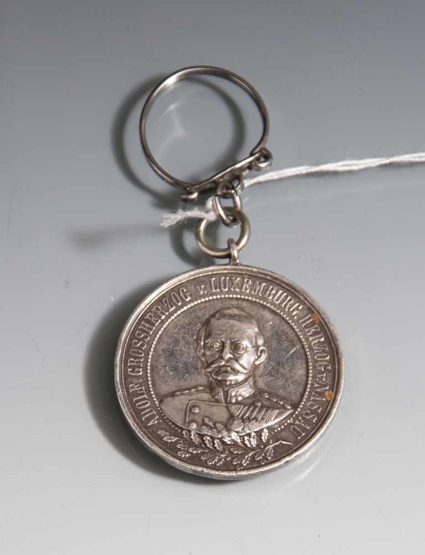 Medaille "Adolf Grossherzog v. Luxemburg u. Herzog v. Nassau", schauseitig Portrait sowieumlaufend