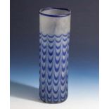 Glasvase, klare leicht milchig aussehende Glasmasse, zylinderförmiger Korpus, obererRandwulst aus