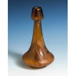 Kleine Vase, Emile Gallé, Nancy, Soliflore, Ausführung um 1900/10, farbloses,mehrschichtiges Glas in