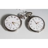 Zwei Taschenuhren, deutsch, Silber 800, um 1900, ca. 137 gr. (brutto). Werk läuft an.Zifferblätter