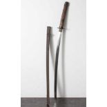 Katana, Japan, 2. WK, Offiziersausführung, auf Klinge oben num., Stahlscheide. L. ca. 99cm.