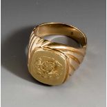 Massiver Ring, Gelbgold 585, die Platte mit gravierter Rosenblüte. Ringgröße: 62, ca. 16,2gr. (