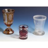 3 verschiedene Gläser, wohl Böhmen 19. Jahrhundert, farbloses Glas, honiggelb überfangenbzw. rot