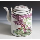 Teekanne, China, 20. Jahrhundert, Porzellan, polychrome Aufglasurmalerei u. Gold,zylindrischer