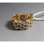 Gliederring, Gelbgold/Weißgold 585, ausgefasst mit 14 Brillanten, ca. 0,14 ct. Ringgröße:58/59,