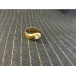 Gold ring with diamond inset (Marked 750) 3.2 g total weight