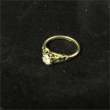 18 ct gold and diamond ring Total 2.3g