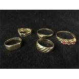 A selection of five gold rings 10.5g