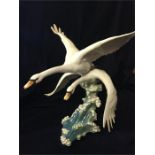 China swans in flight (AF), Kunstabteilung Selb
