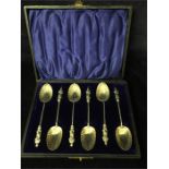 Boxed set of six silver apostle spoons with twisted shaft and shell bowl. Marked Birmingham 1896