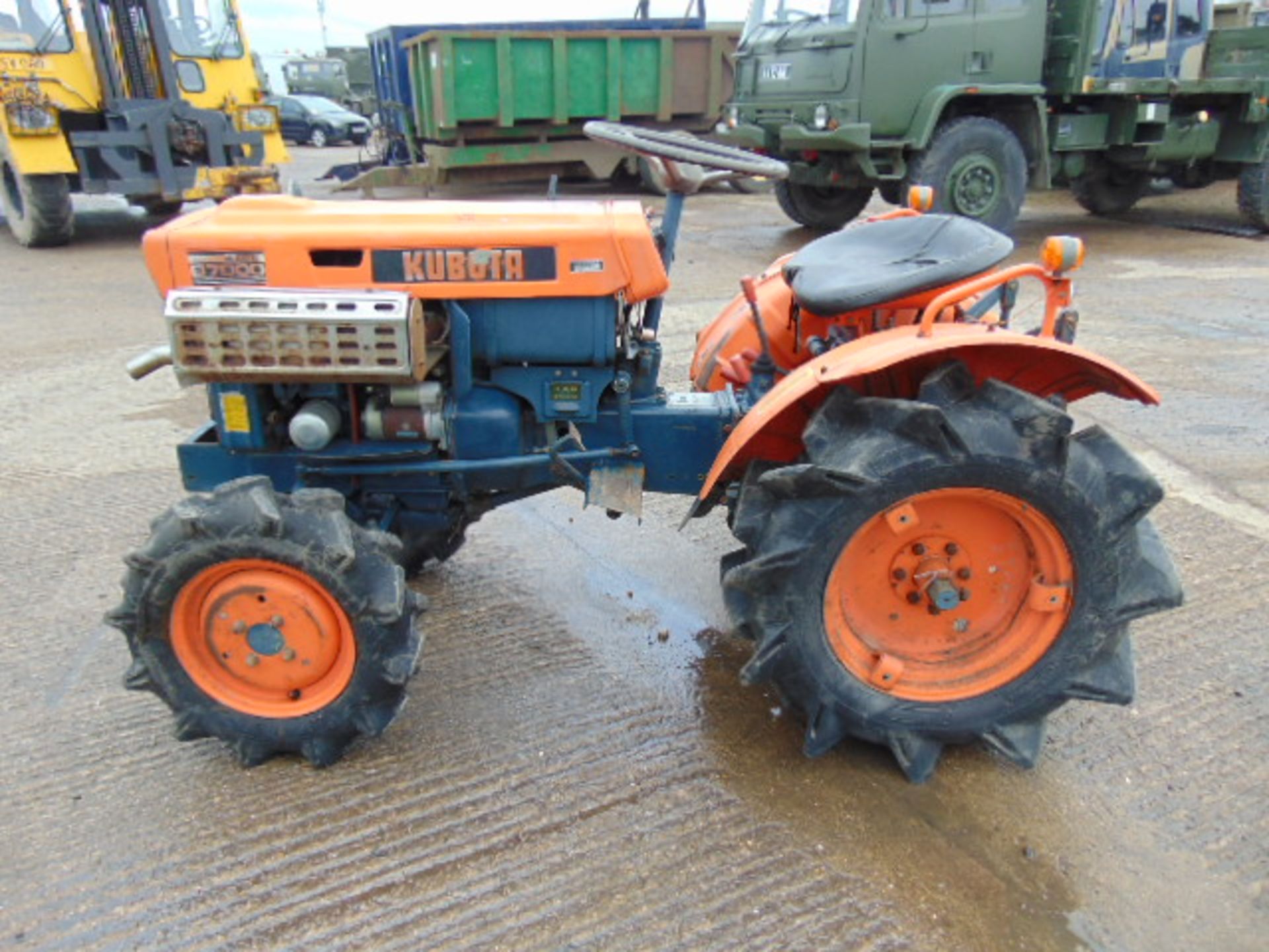 Kubota B7000 4WD compact tractor - Image 4 of 14