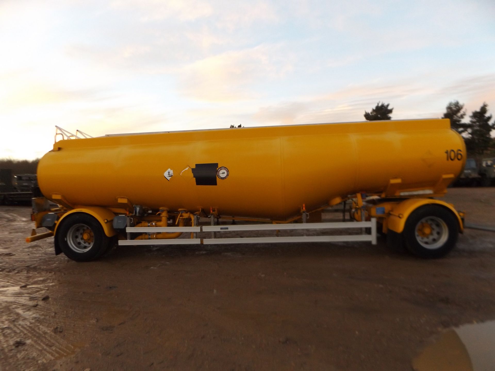 24000 Ltr Twin Axle Fluid Transfer Tanker Trailer - Image 6 of 15