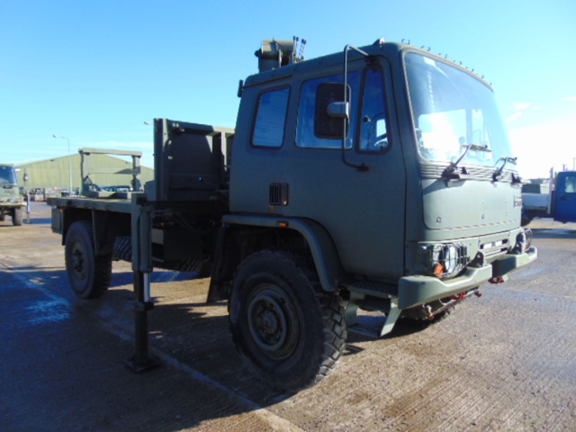 Leyland DAF 4X4 Truck complete with Atlas Crane Tyre Handler - Image 3 of 12