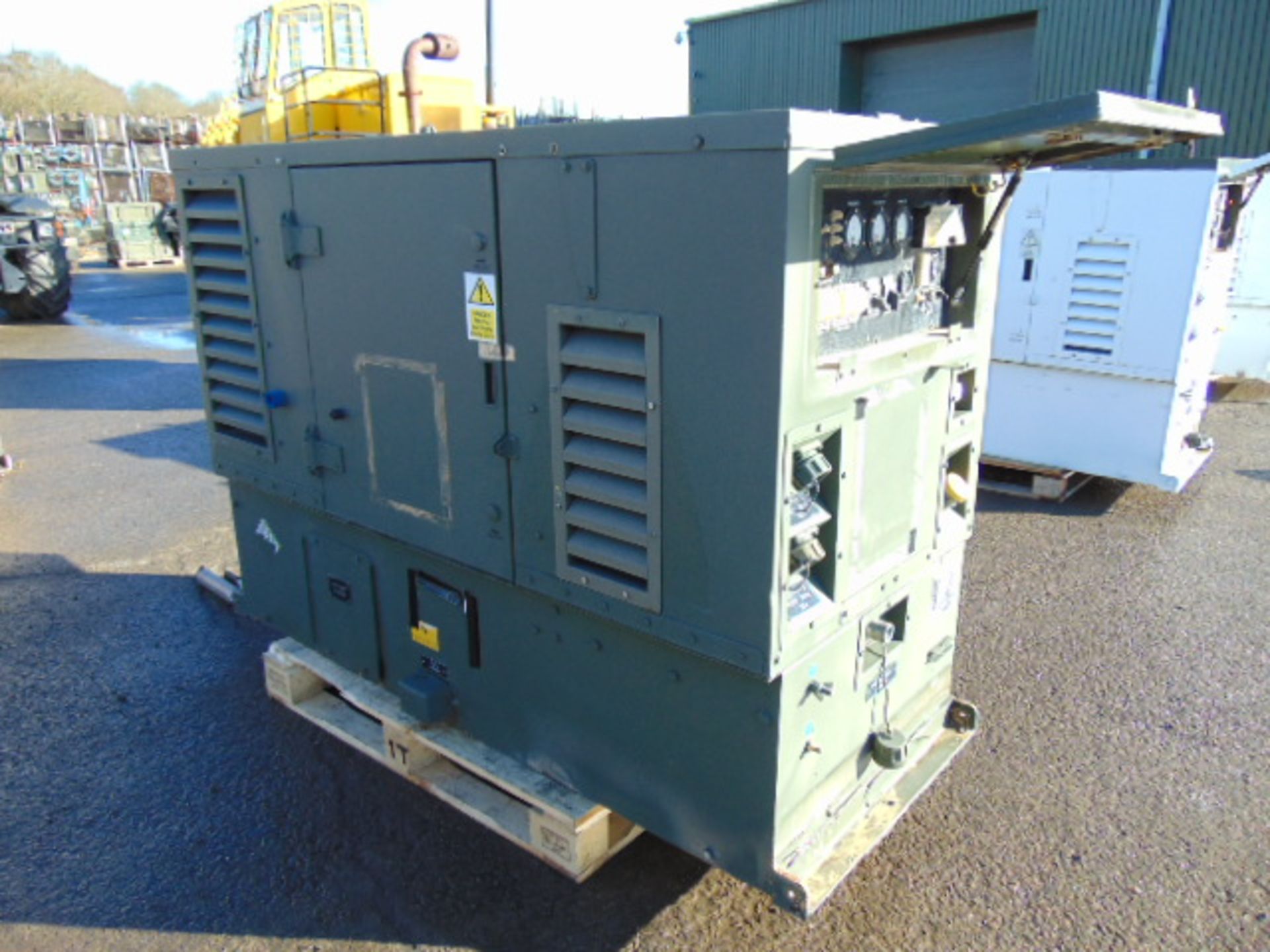 Harrington 28.7 KVA 3 phase Diesel Generator - Image 4 of 8