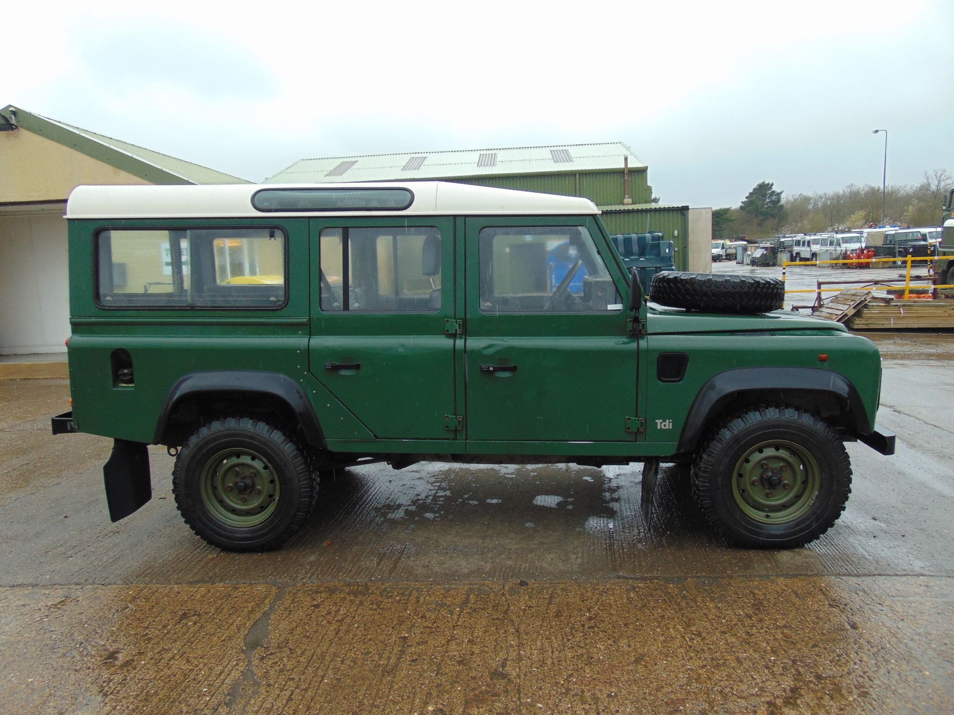 Land Rover Defender 110 300TDi Station Wagon - Image 5 of 20